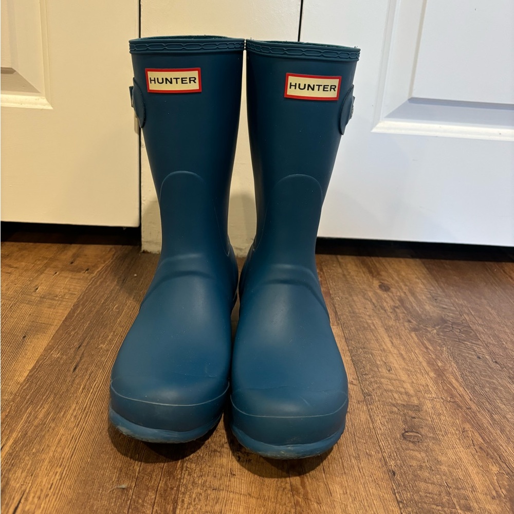 HUNTER BOOTS SHORT, LIMITED EDITION BLUE (WORN ONCE)